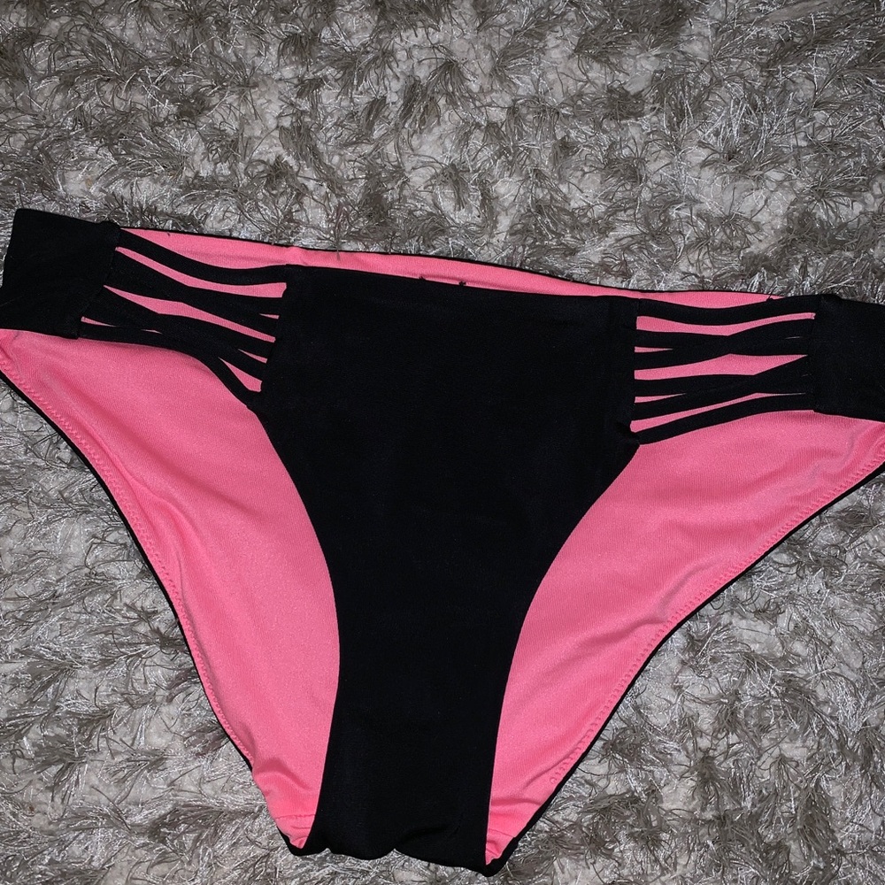 Women’s swimsuit bottoms